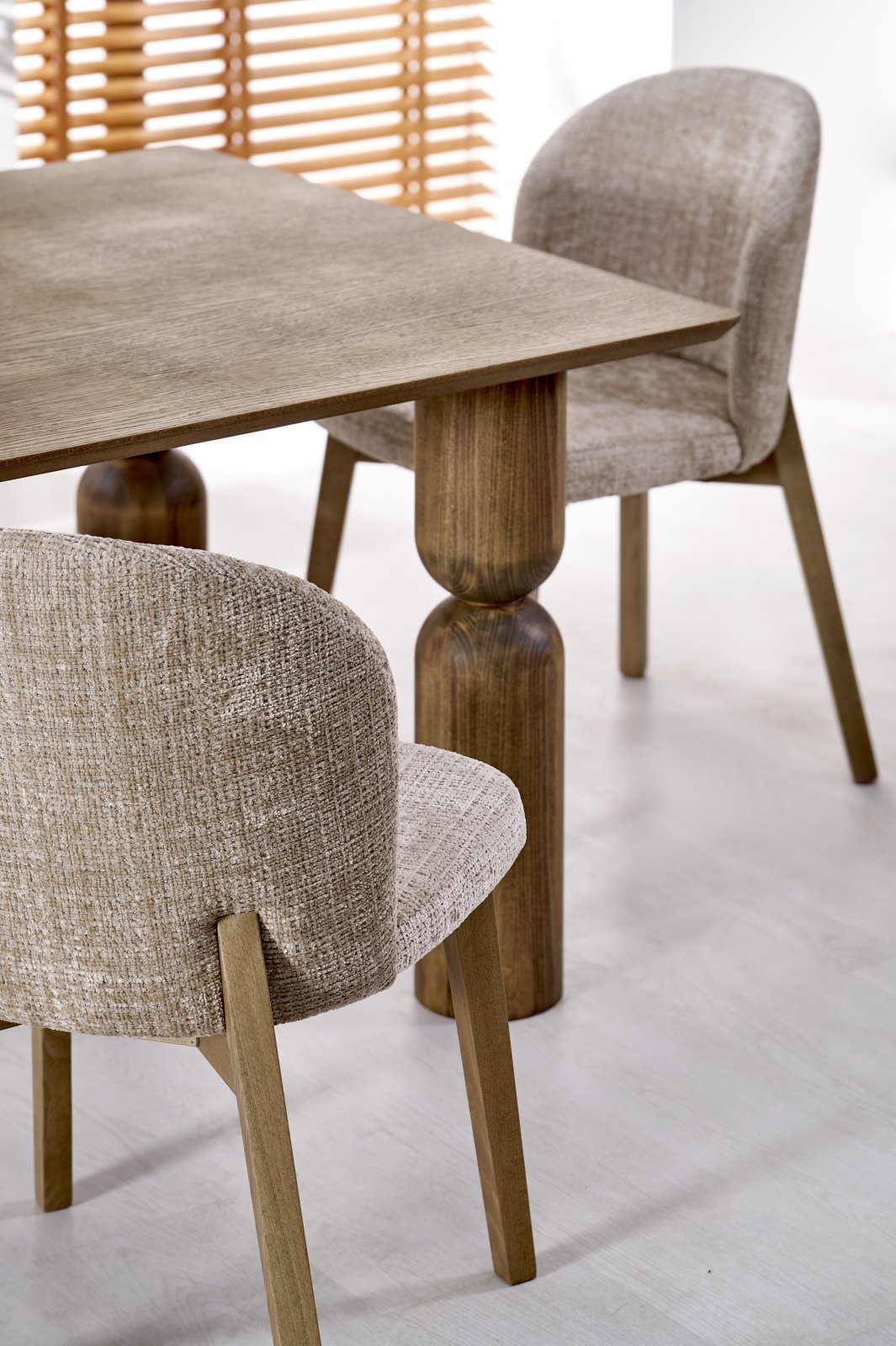 Extendable Dining Table HA1676