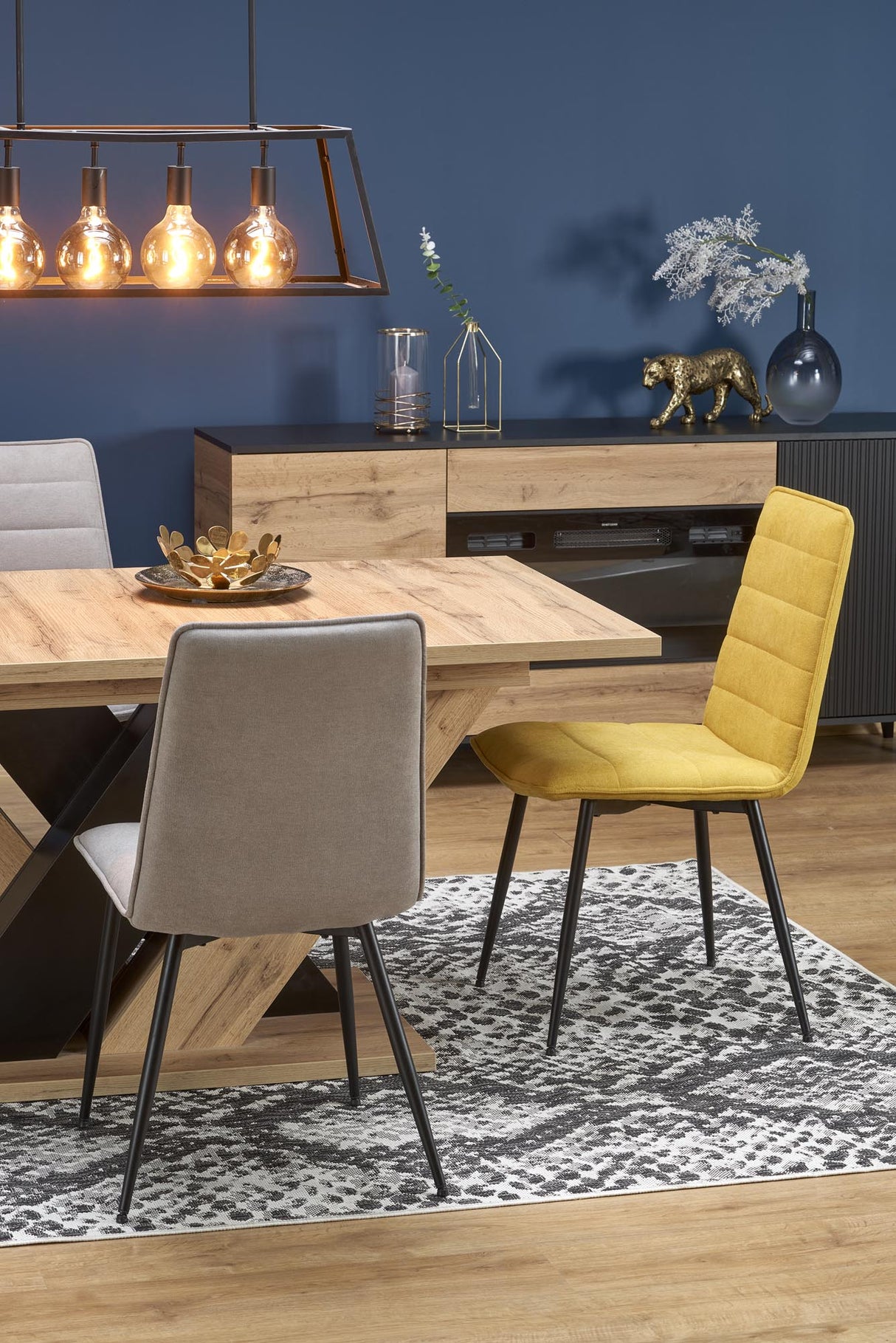 Dining Table HA2018